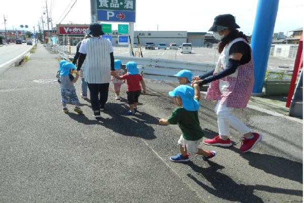 交通安全指導を行いました。