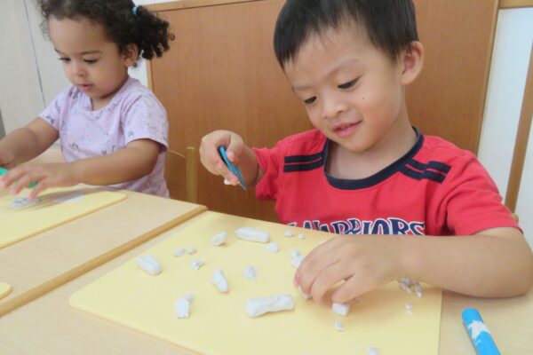 お部屋の中ではこんなことをしてあそんでいます😊