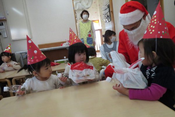 クリスマス会を行いました。